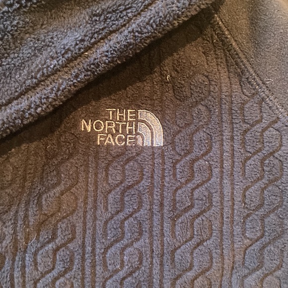 LAST CALL
North face half zip pull over - Picture 3 of 4